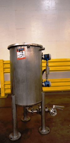 25 gallon 316 Stainless Steel tank, open top, 16-1/2" dia. x 29" deep, mounted on Stainless Steel pipe legs - Image 2