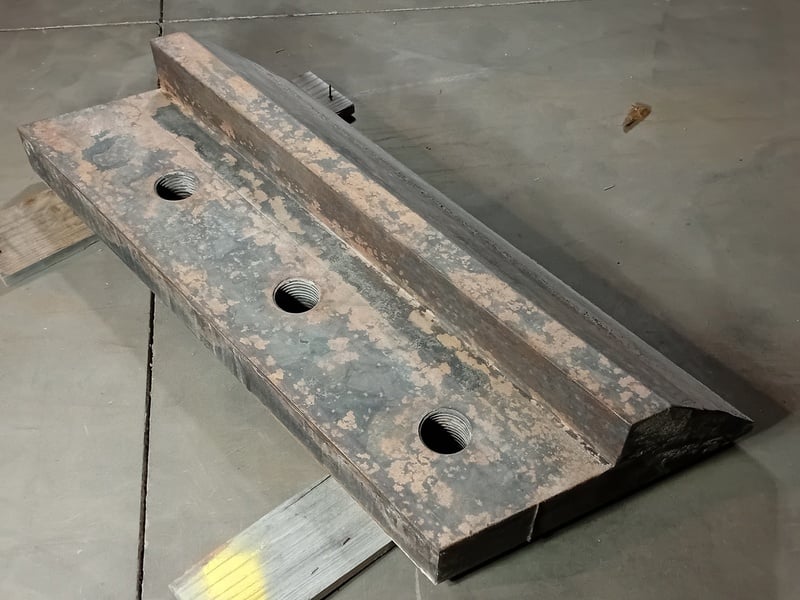 Komatsu wear plate #PZKV179623, Komatsu ground engaging tools (GET), new surplus - Image 3