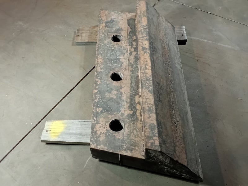 Komatsu wear plate #PZKV179623, Komatsu ground engaging tools (GET), new surplus - Image 4