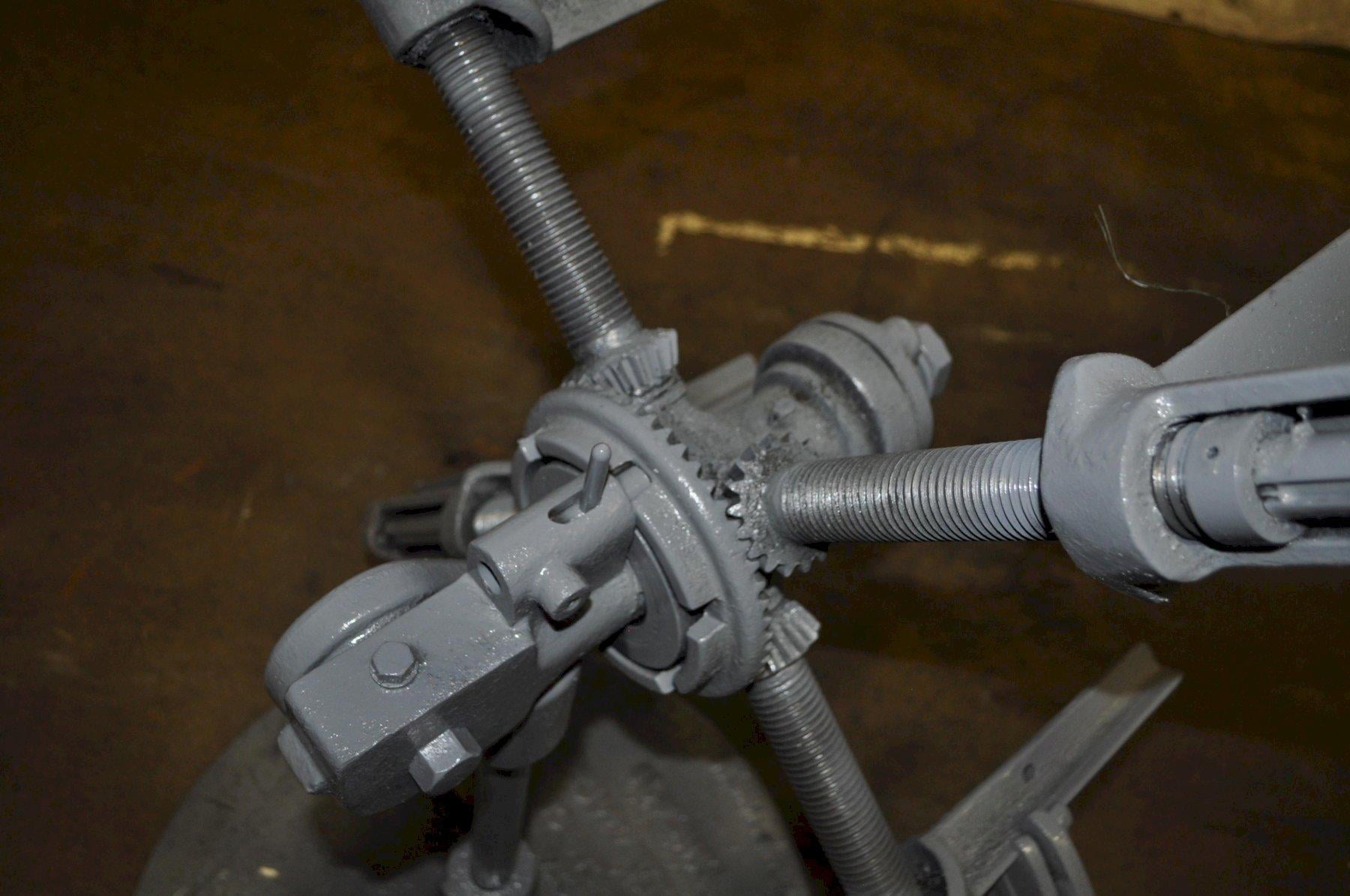 300 lb. Littell #7, non-powered uncoiler, 8" mandrel, 48" outside dimensions, 10"-20" ID, manual expansion - Image 4