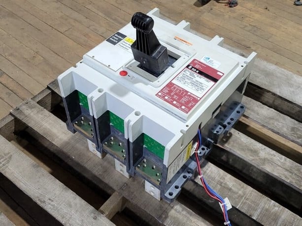 2000 Amps, Cutler Hammer, RD320WK, Circuit Breaker Switch, 3-Pole 600 VAC Handle RD-K - Image 4