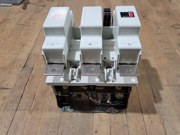 540 Amp. Cutler-Hammer #C10JN3, Contactor, 3P 3PH Coil 110/120V NEMA Size 6 Series C1 - Image 7
