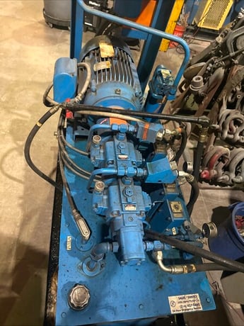 30 HP John Henry John Henry Foste Co., 100 gallon, 14 gpm, 1000 psi, 3 valves - Image 2