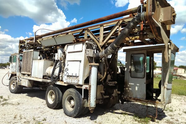 Reedrill #SK35-HP, drilling rig, 35000 lbs. pulldown capacity, 1990 - Image 3