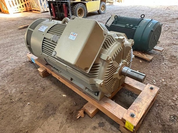 300 HP 1200 RPM General Electric, Frame 5011LL, TEFC BB, 460 Volts, New Surplus - Image 2