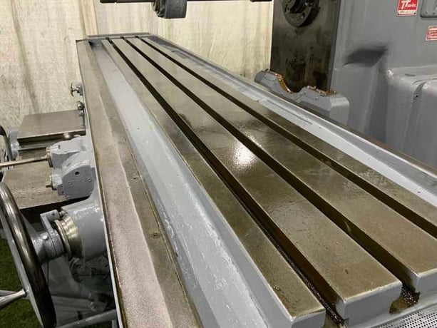 Kearney & Trecker #525TF, horizontal mill, 18" x106" table, 25 HP, 4 position vertical turret stop - Image 5