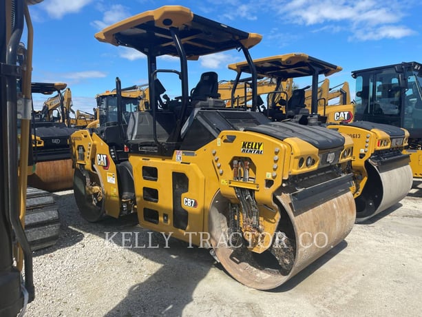 Caterpillar CB 7, Twin Drum Roller, 1087 hours, S/N: M5R00206, 2021 - Image 2