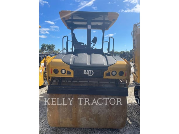 Caterpillar CB 7, Twin Drum Roller, 1087 hours, S/N: M5R00206, 2021 - Image 8