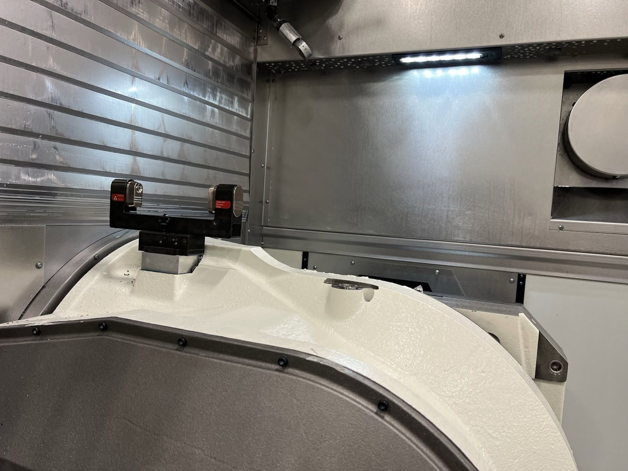 Grob #G550, 5-Axis horizontal machining center, 50 automatic tool changer, 31.5" X, 40.2" Y, 38.2" Z, 15000 - Image 3