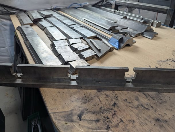 28 Ton, Toyokoki #APB-286, CNC Servo Electric Press Brake, 2' overall, 28" between housing, 2000 - Image 4