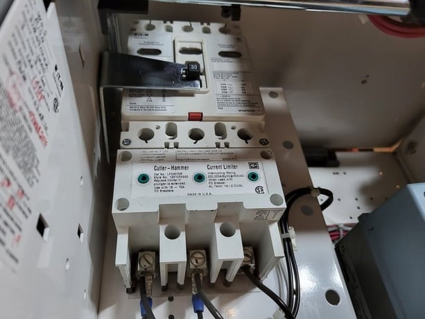15 HP Eaton, SVX010A1-5A4N1, vari-frequency drive, 600 Volts, 3 phase, like new - Image 10