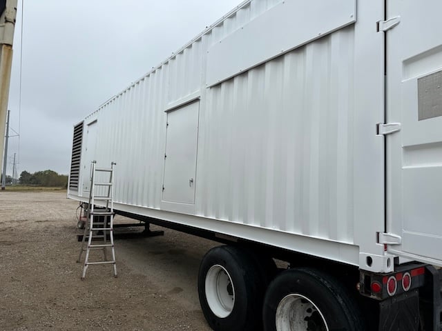 1250 KW Baldor #IDLC1250-2M, trailer mounted, Tier 2, sound attenuated enclosure, 277/480 Volts, 556 hours - Image 1
