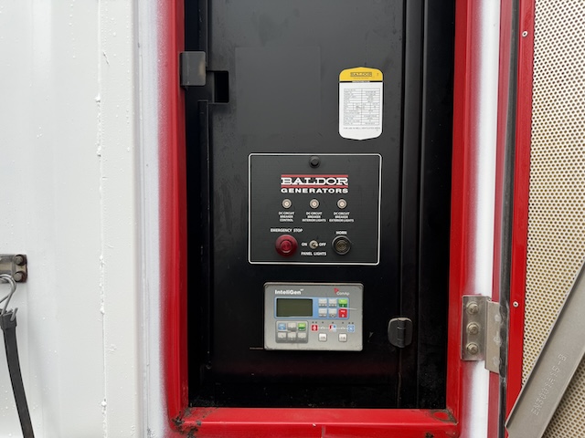 1250 KW Baldor #IDLC1250-2M, trailer mounted, Tier 2, sound attenuated enclosure, 277/480 Volts, 556 hours - Image 6