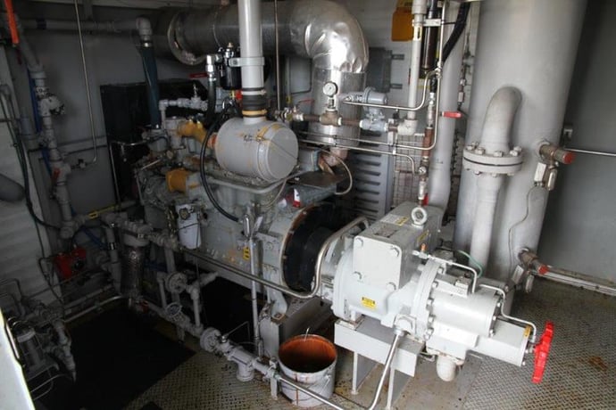145 HP Frick #XJF151N, screw compressor, Caterpillar G3306NA NG engine, 2004 - Image 3