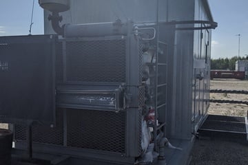 95 HP Gardner Denver #3A219-235G11, screw compressor, Caterpillar G3304NA NG engine, 2-stage, 2002 - Image 2