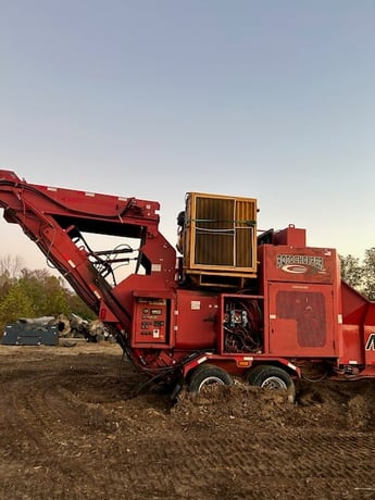 Rotochopper #MC-266, portable grinder, 535 HP, diesel, 200 gal.fuel capacity, PT Tech hydraulic clutch - Image 1