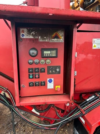 Rotochopper #MC-266, portable grinder, 535 HP, diesel, 200 gal.fuel capacity, PT Tech hydraulic clutch - Image 6