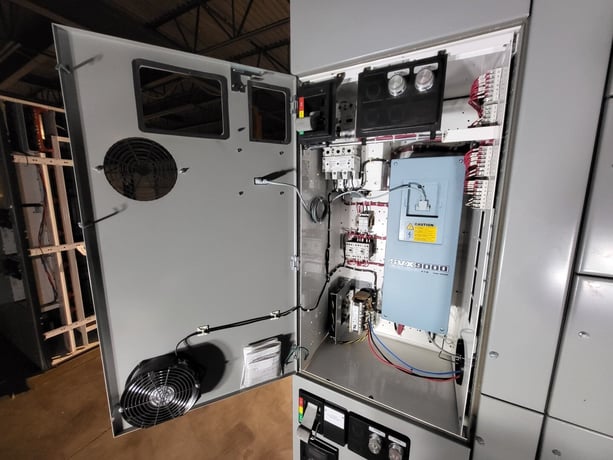 7.5 HP Eaton, SVX005A1-5A4N1, variable frequency drive, 600 Volts, 10 amps, like new - Image 1