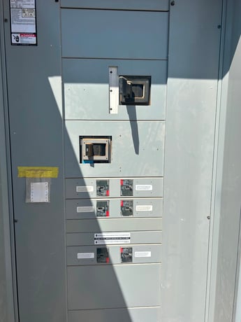 1750 KW Caterpillar #3516, skid mounted, 277/480 Volts, 4335 hours, 1996, $145k - Image 9