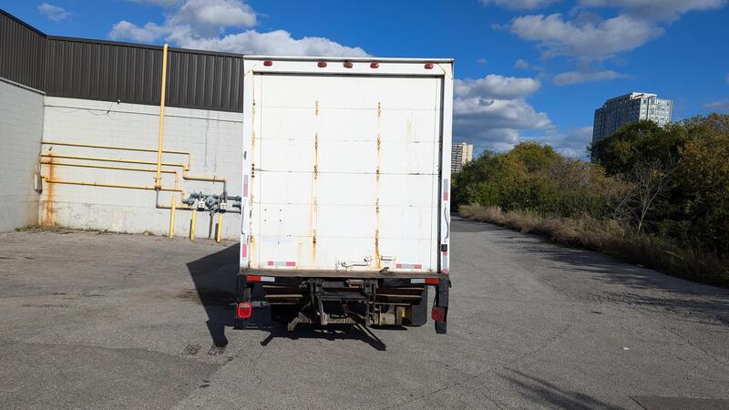 Hino #268, 24' box truck w/tailgate, diesel engine, automatic transmission, air brakes, 2011 - Image 3