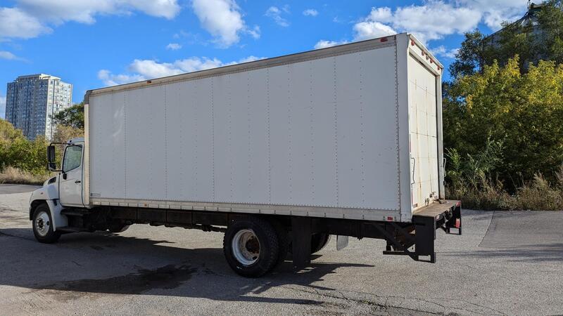 Hino #268, 24' box truck w/tailgate, diesel engine, automatic transmission, air brakes, 2011 - Image 4