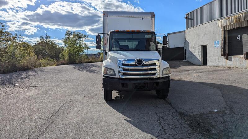 Hino #268, 24' box truck w/tailgate, diesel engine, automatic transmission, air brakes, 2011 - Image 7