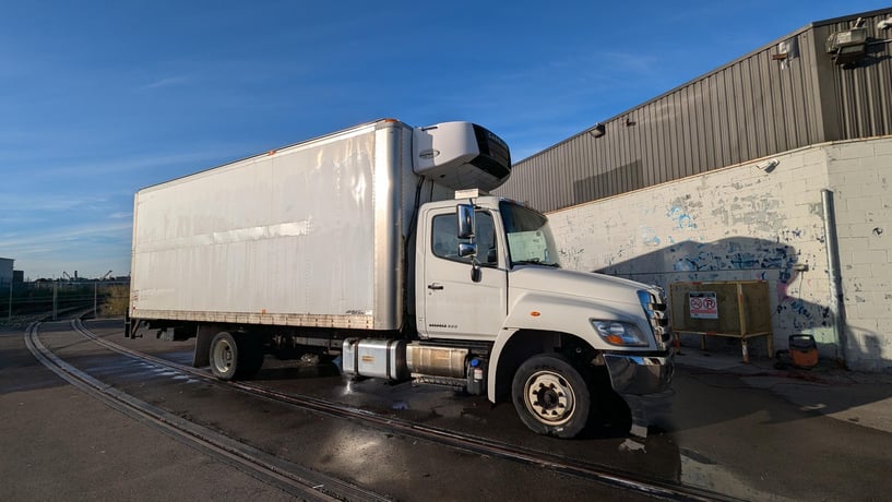 Hino #258, 22' refrigerated box truck, diesel engine, automatic transmission, hydraulic brakes, 2013 - Image 1