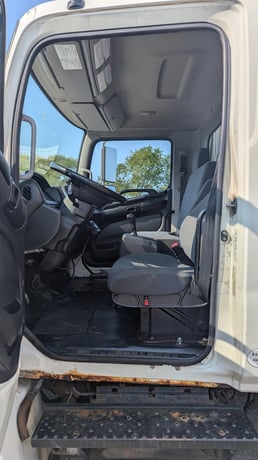 Hino #258, 22' refrigerated box truck, diesel engine, automatic transmission, hydraulic brakes, 2013 - Image 7