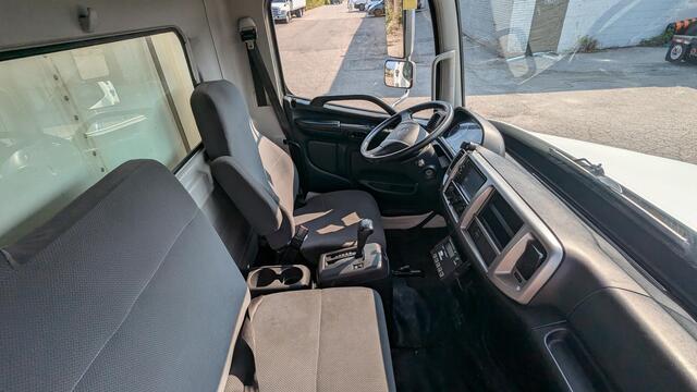 Hino #258, 22' refrigerated box truck, diesel engine, automatic transmission, hydraulic brakes, 2013 - Image 10