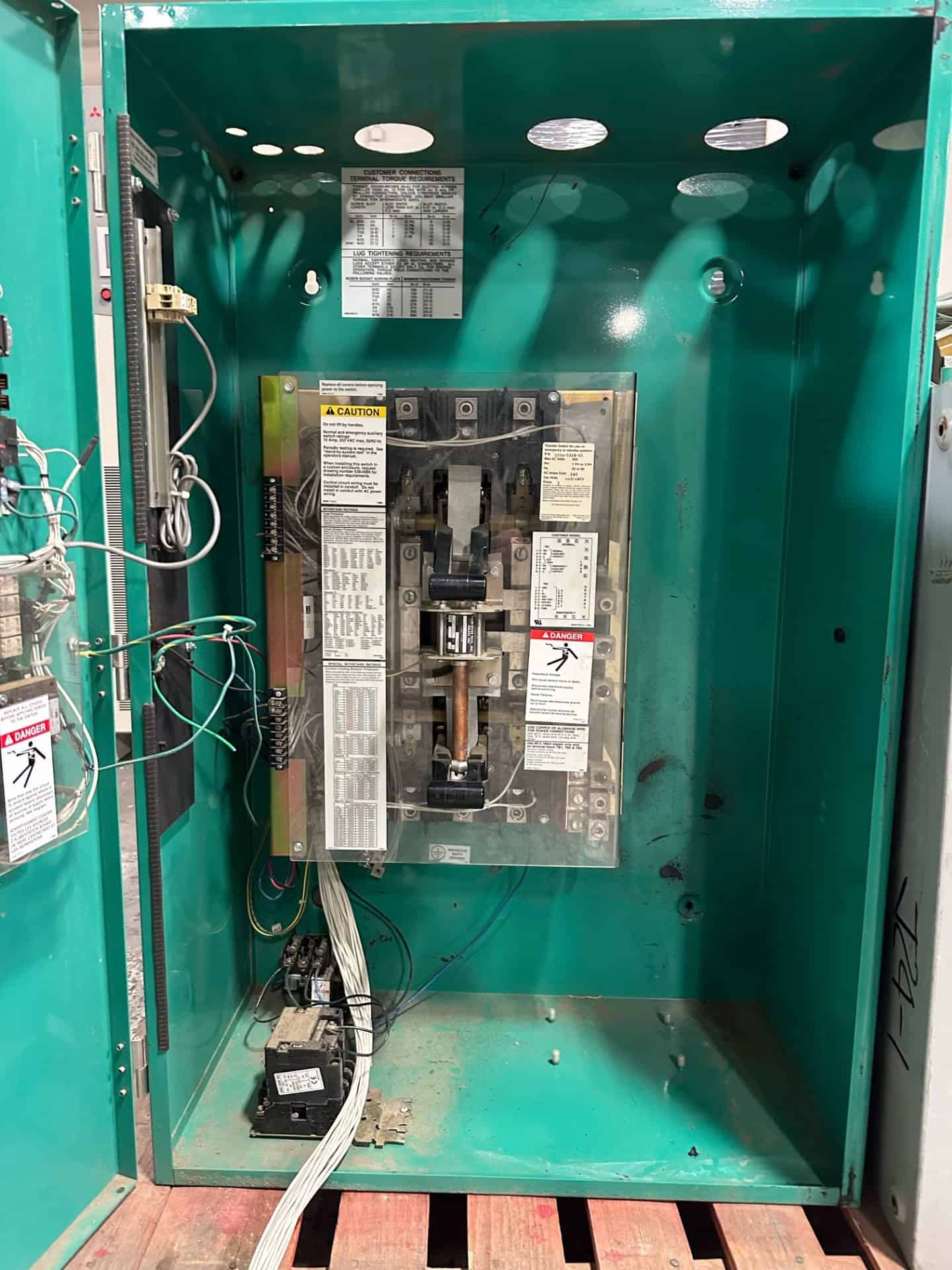 260 Amp. Cummins OTPCB-5962335, automatic transfer switch, 3 pole, 480 Volts, 2007 - Image 2