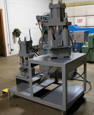 4" x 4" x 1/2" Corner universal standard dual hydraulic angle shear - Image 1