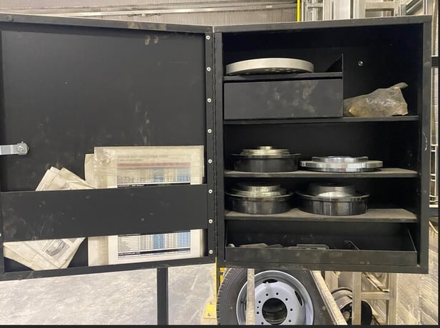 Frontline, Tire Balancing Machine with wheel mount adapters - Image 3