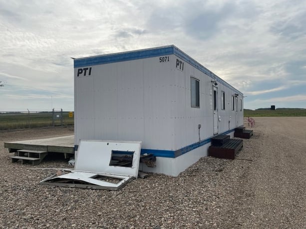 40' x 8' x 8' Office Building with attachments, heated, 1999 - Image 3