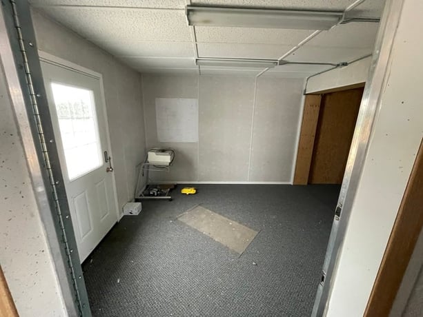 40' x 8' x 8' Office Building with attachments, heated, 1999 - Image 8