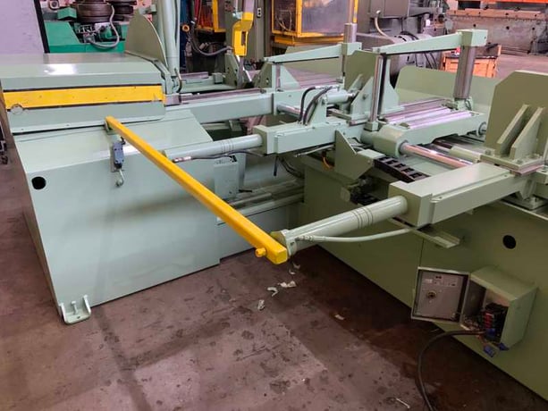 18" x 20" Hyd-Mech #V-18A, automatic vertical band saw, 45° head tilt, 14'11" x 1-1/4" blade, 1998 - Image 8