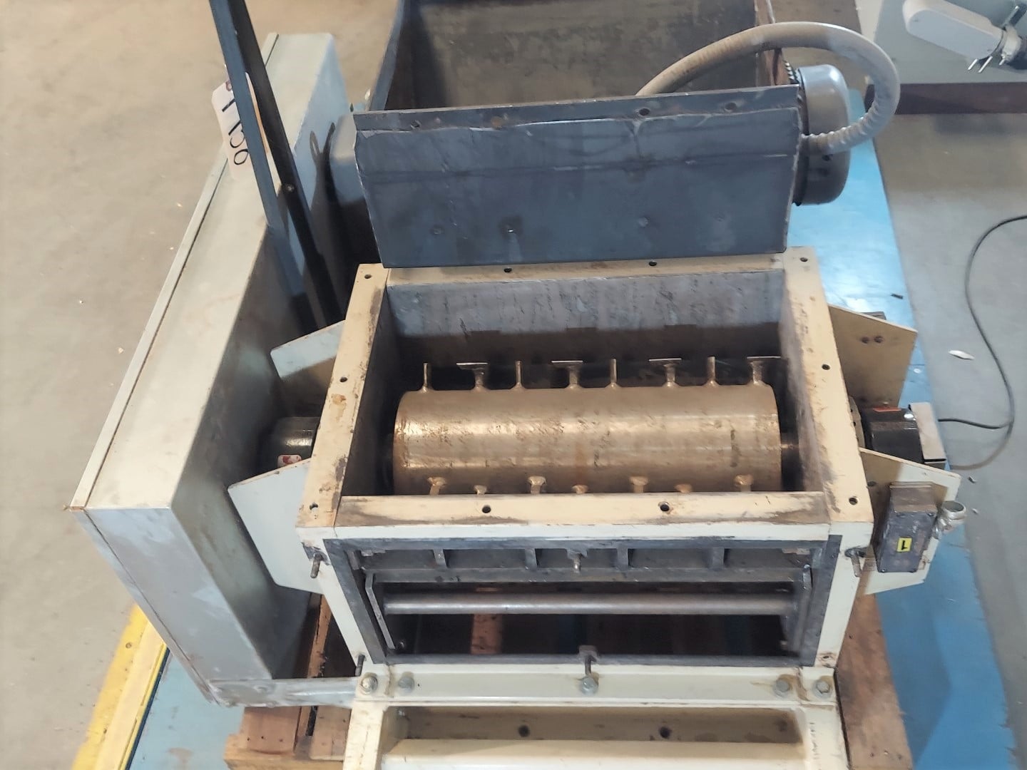 20" x 23" Machine & Process Design, crusher, 22" L x 8" W crusher wheel, 20 HP, 230/460 V. - Image 2