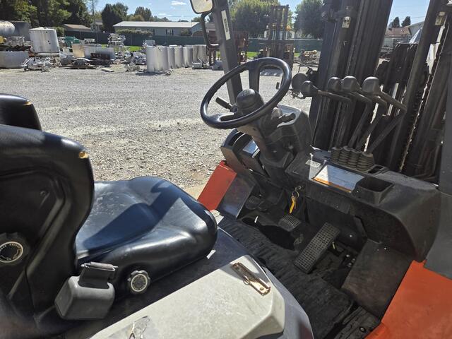 8800 lb. Toyota #7FGU45GAS, Forklift, gasoline, 199" lift height, 24" centers, 2005 - Image 7
