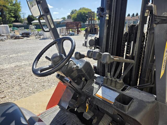 8800 lb. Toyota #7FGU45GAS, Forklift, gasoline, 199" lift height, 24" centers, 2005 - Image 8