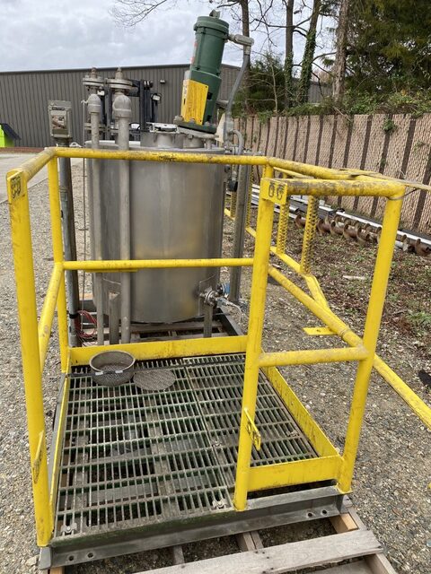 100 gallon Bran Luebbe, Stainless Steel mix tank w/mixer, 30" dia. x 36" straight side tank, 42" W x 80" L - Image 7