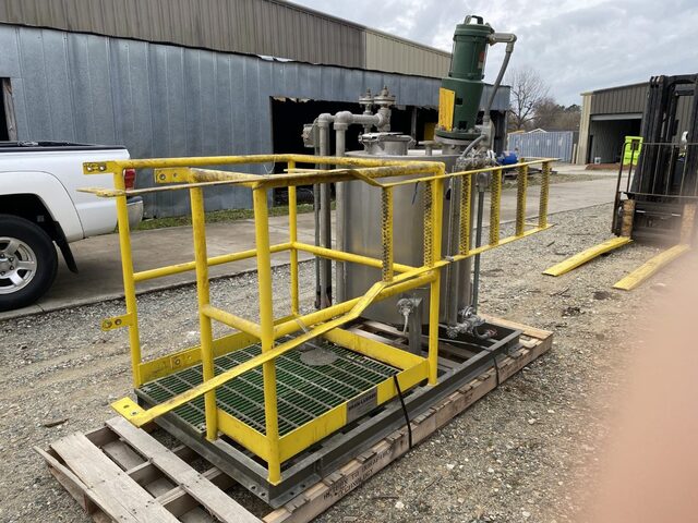 100 gallon Bran Luebbe, Stainless Steel mix tank w/mixer, 30" dia. x 36" straight side tank, 42" W x 80" L - Image 9