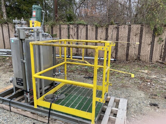 100 gallon Bran Luebbe, Stainless Steel mix tank w/mixer, 30" dia. x 36" straight side tank, 42" W x 80" L - Image 10