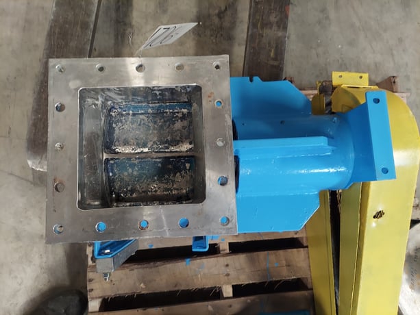 Square Square Young #8HC-CA, Cantilevered Drop-Thru Rotary Valve, Stainless Steel, 8 Vane rotor, 1 HP, 1750 - Image 2