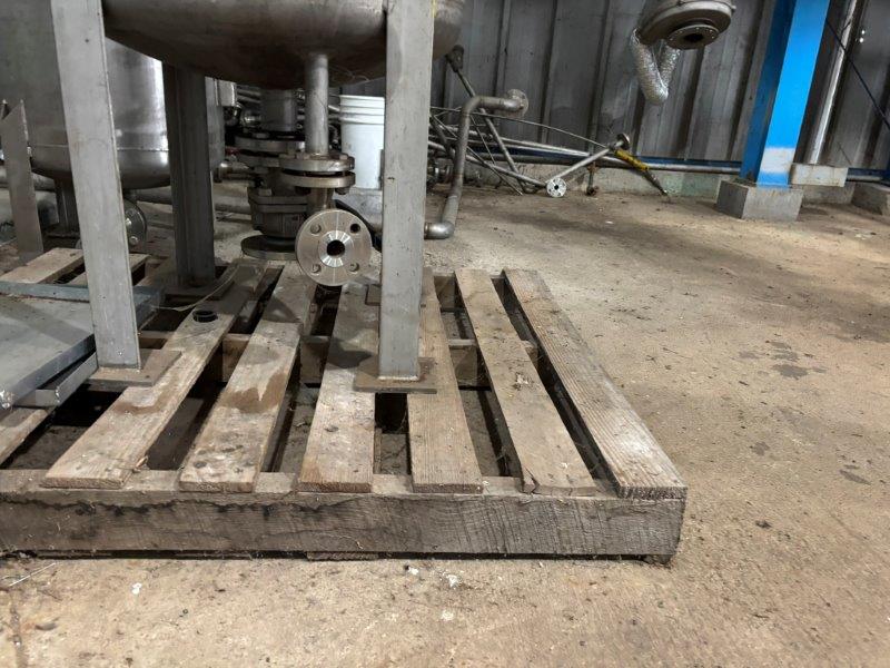 53 gallon Alloy Fabricators, 304 Stainless Steel tank with internal coils, flat flanged top, dished bottom - Image 3