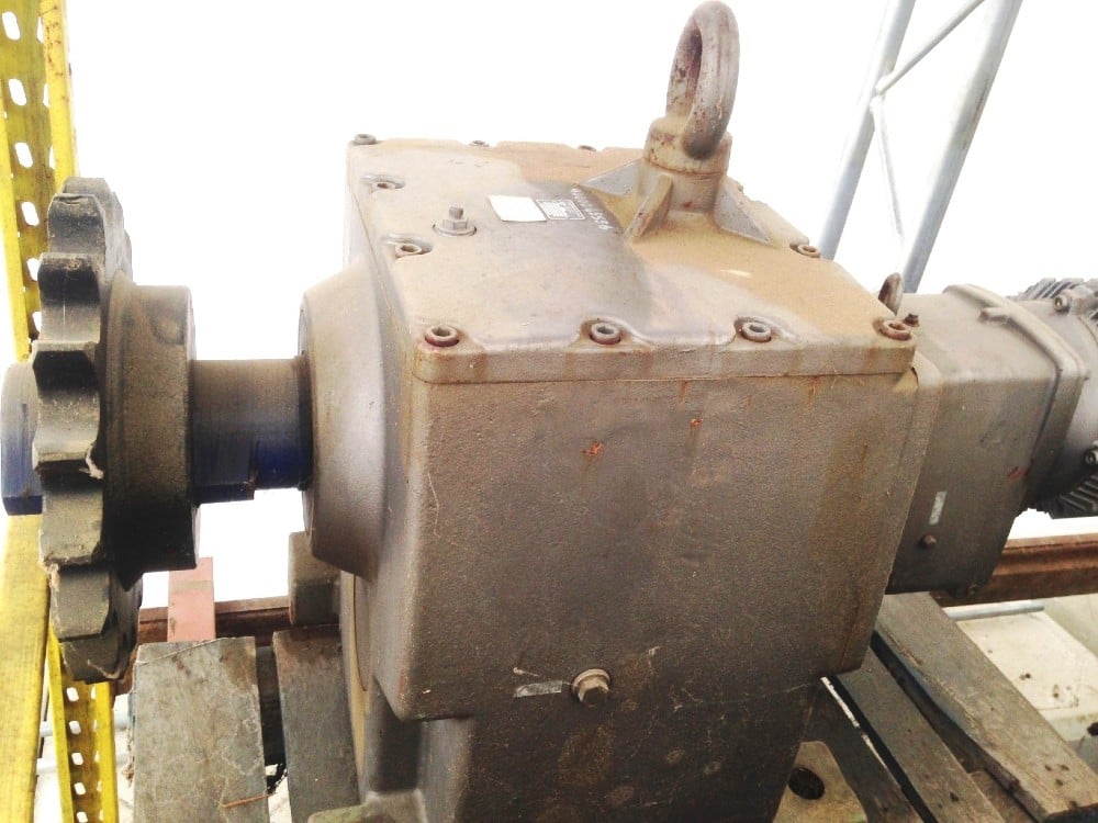 15 HP, 1765 RPM, Nord In-line Gear Motor, 575 Volts, 185.00 :1 ratio, 9.5 RPM output - Image 1