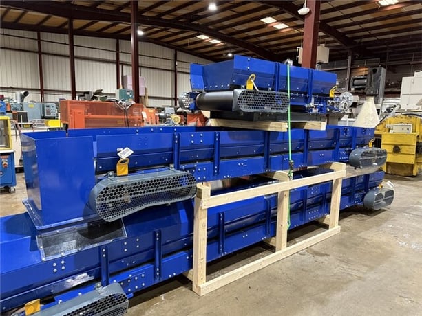 24" wide x 14' long, Flatbelt Conveyor, 11" pulley diameter - Image 1