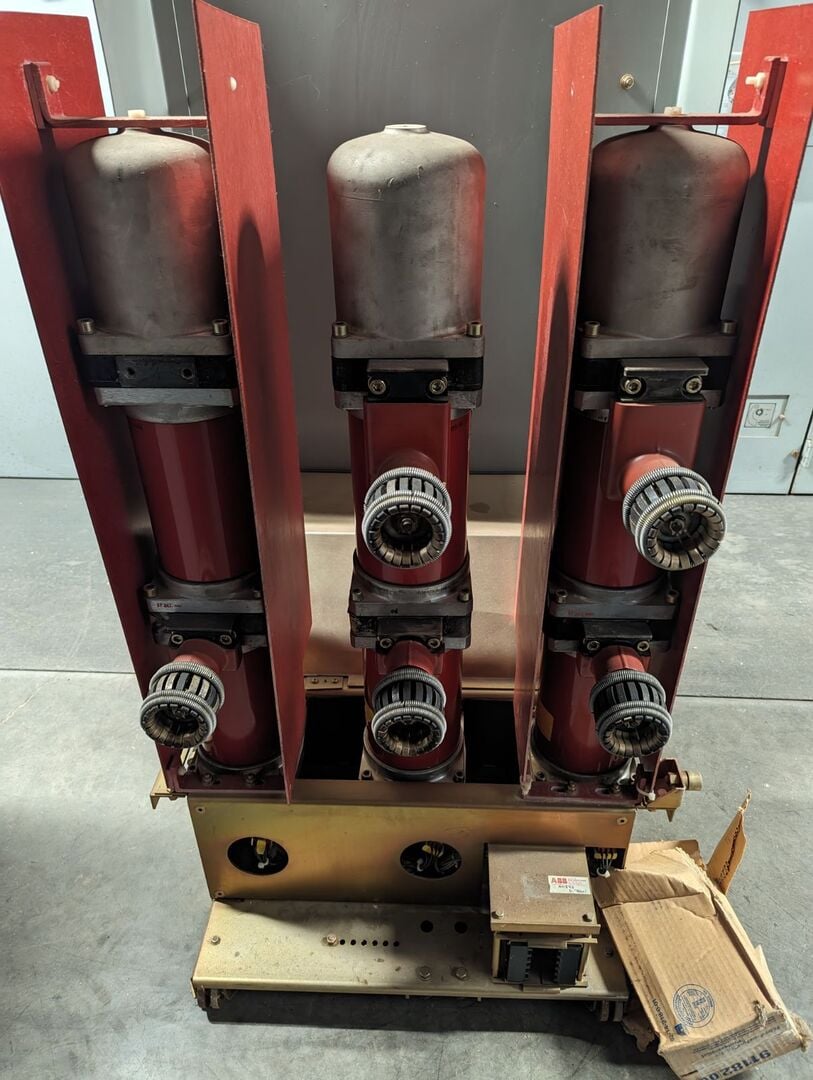 Brown Boveri & CIE, 15HKS, power circuit breake, 3-pole, 15000 Volts, new surplus - Image 1