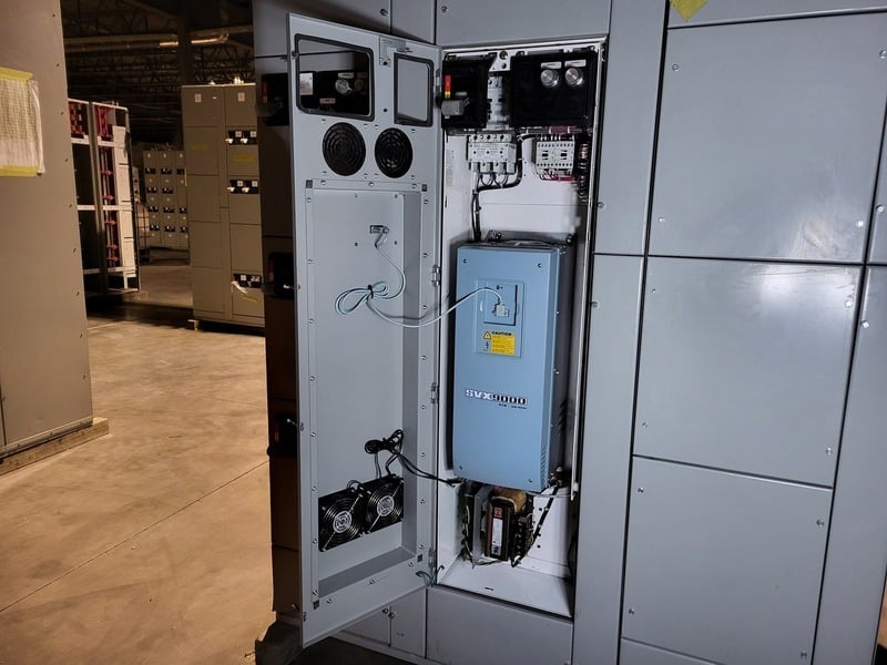 30 HP Eaton Cutler-Hammer, SVX030A1-5A4N1, VFD, 600 Volts, 3 phase, like new - Image 4