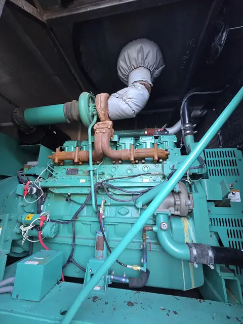 600 KW Cummins, diesel generator, enclosed, 277/480 Volts, 750 hours, 2008 - Image 3