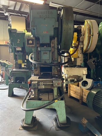 32 Ton, Minster #B1-32, fixed base, 1.5" stroke, 9" Shut Height, 0-400 SPM, S/N 16115, STK# 1561 - Image 1