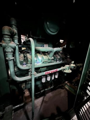 680 KW Cummins #GTA38G3, Natural gas generator, 277/480 Volts, 264 hours, 2004 - Image 5